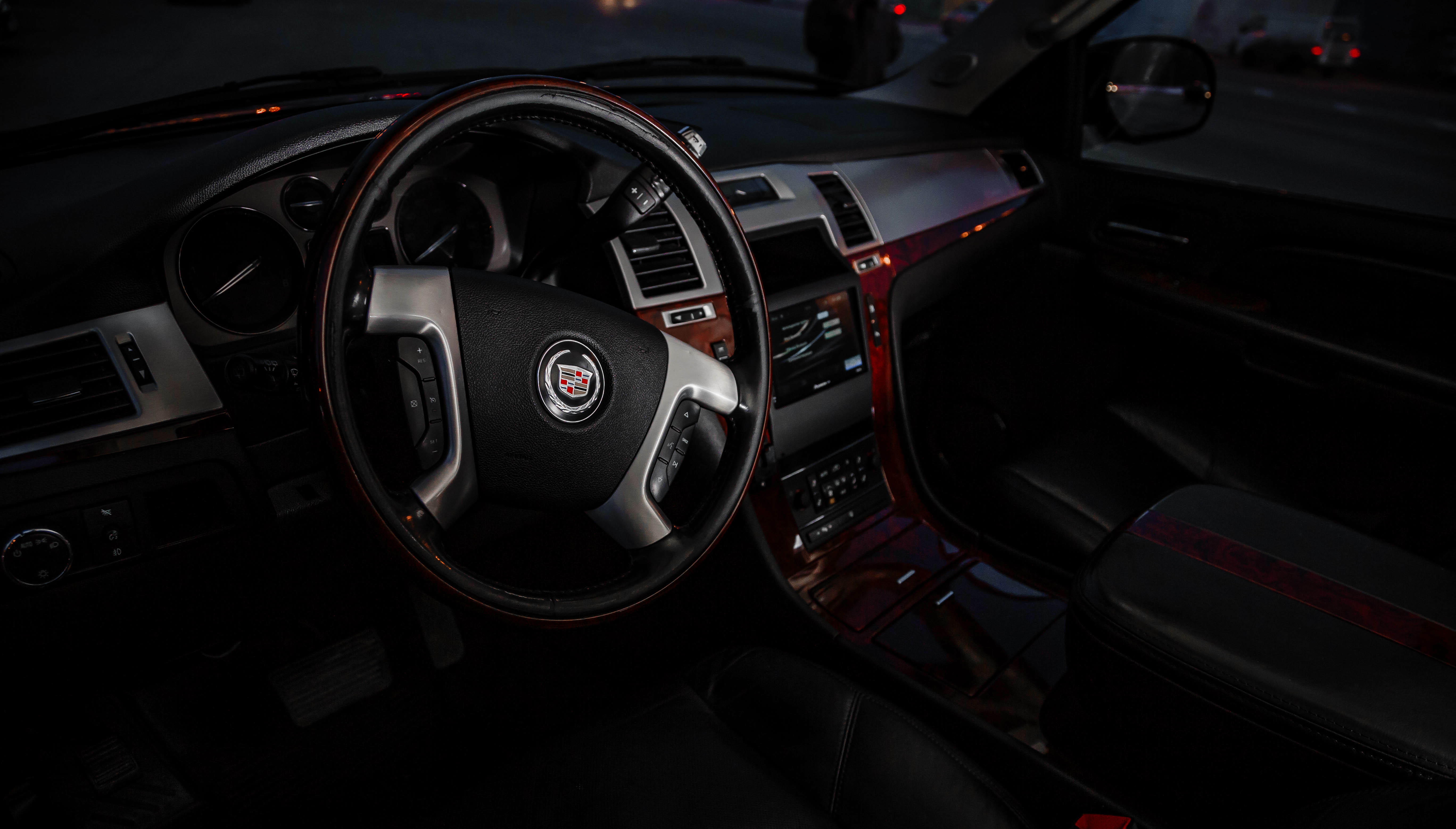 Cadillac Escalade ESV 4