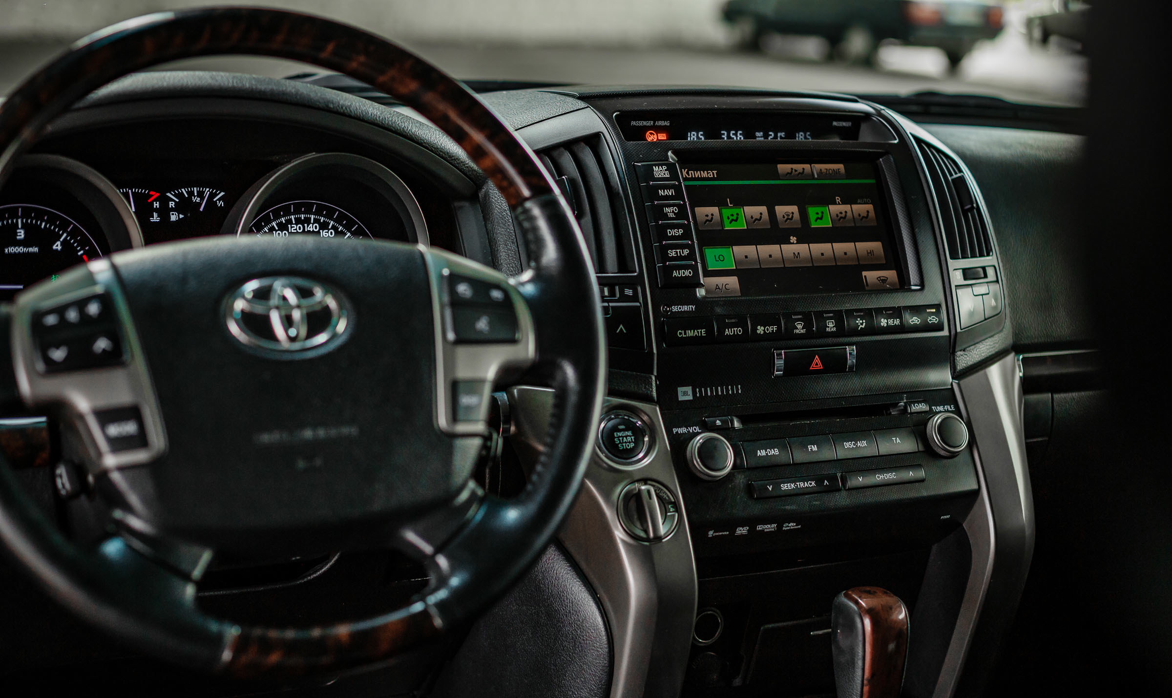 Toyota Land Cruiser 200 8